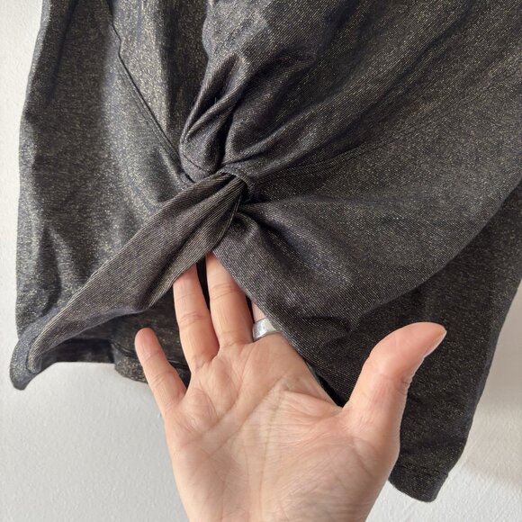 Lululemon Top Womens SZ 6 Black Gold Spark Crescent Tee Short Sleeve Gym Workout - Picture 8 of 13